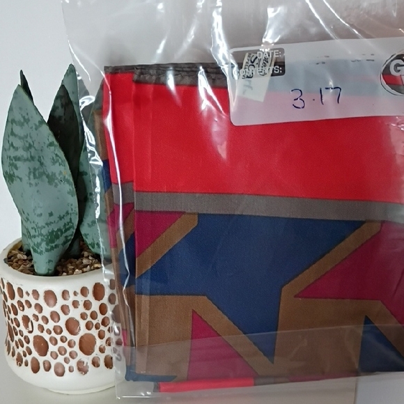 Vintage Totes Rain Scarf Red Blue Geometric Print 1976 Classic 34in Square - Picture 6 of 6